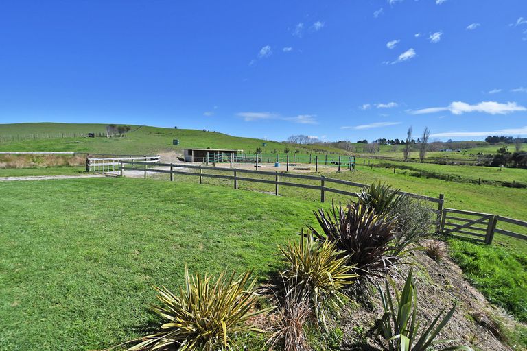 Photo of property in 533 Settlement Road, Kaiwaka, 0573