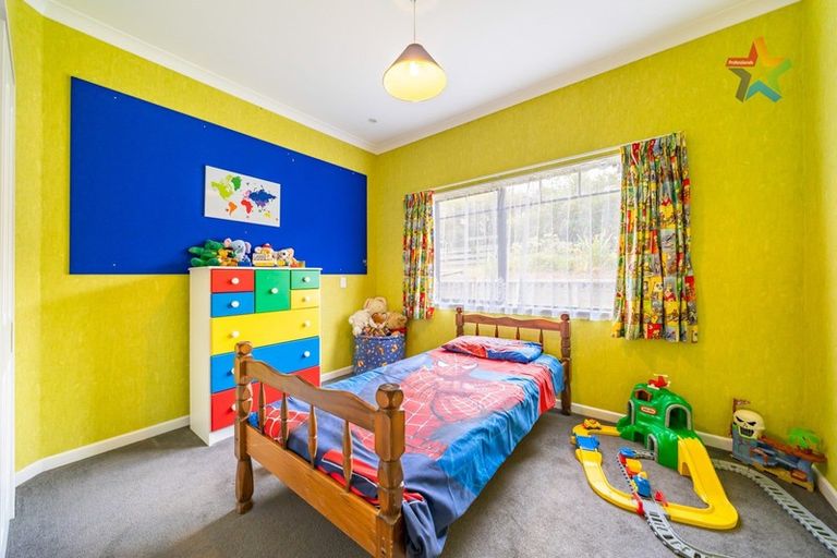 Photo of property in 6a Marua Palm Grove, Timberlea, Upper Hutt, 5018