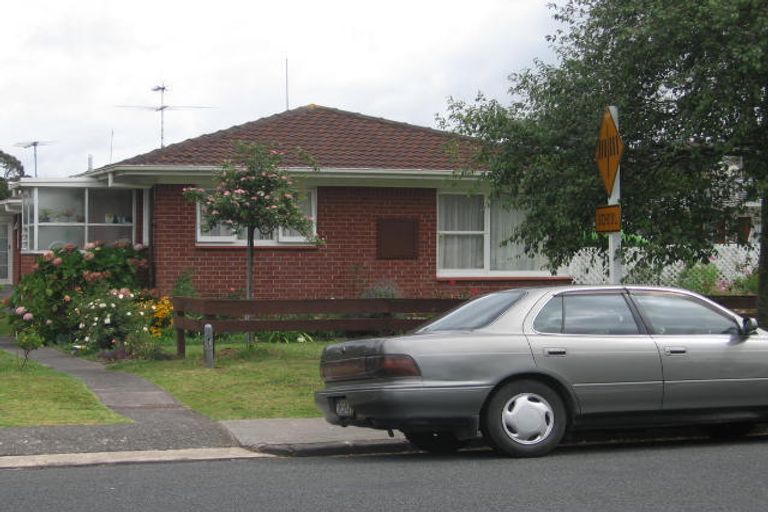 Photo of property in 1/6 Chartwell Avenue, Glenfield, Auckland, 0629