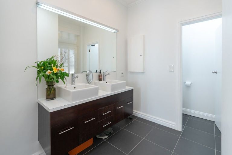 Photo of property in 81 Marine Parade, Seatoun, Wellington, 6022