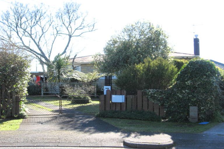 Photo of property in 14 Kerry Place, Papakura, 2110