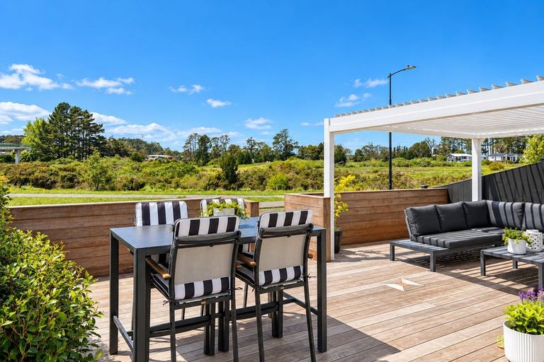 Photo of property in 150 Vintry Drive, Kumeu, 0810