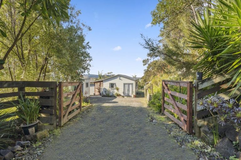 Photo of property in 82 Pinchgut Road, Kaukapakapa, 0873