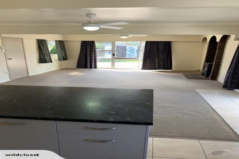 Photo of property in 94 Te Atatu Road, Te Atatu South, Auckland, 0610