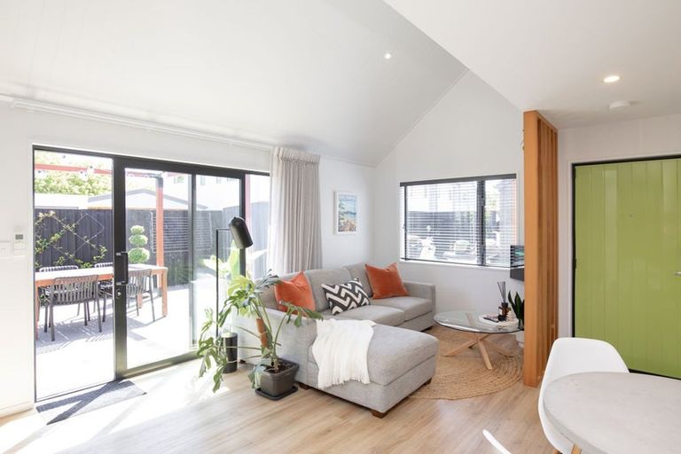 Photo of property in 2/116 Champion Street, Edgeware, Christchurch, 8013