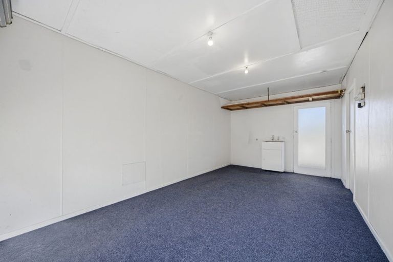 Photo of property in 1/9 Phillipa Place, Browns Bay, Auckland, 0630