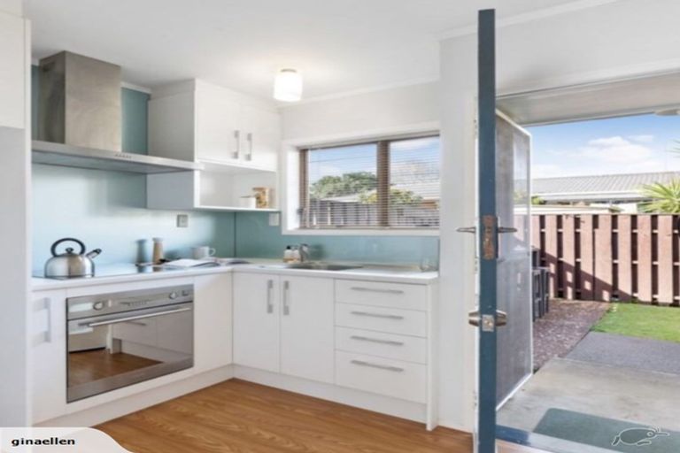 Photo of property in 2/15 Latham Avenue, Pakuranga, Auckland, 2010