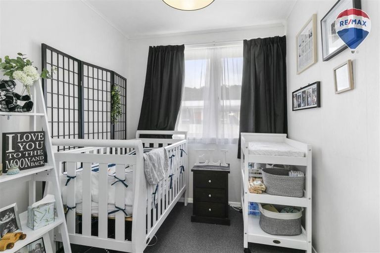 Photo of property in 18 Delaney Drive, Stokes Valley, Lower Hutt, 5019