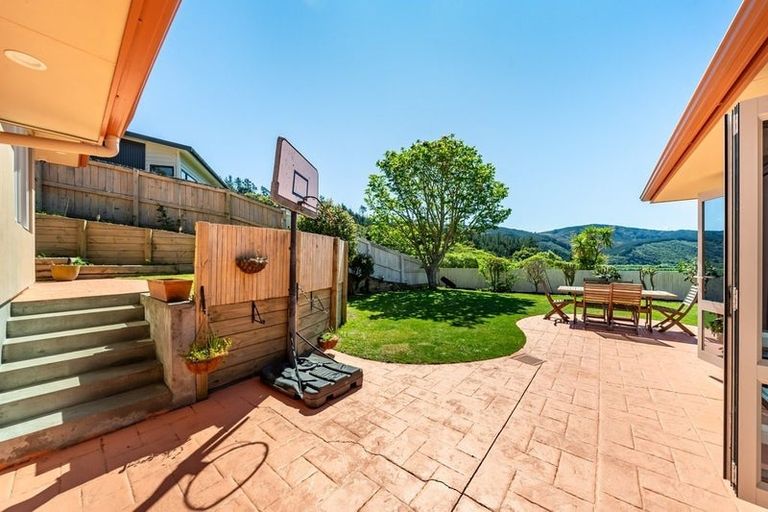 Photo of property in 14 Sylvan Way, Silverstream, Upper Hutt, 5019