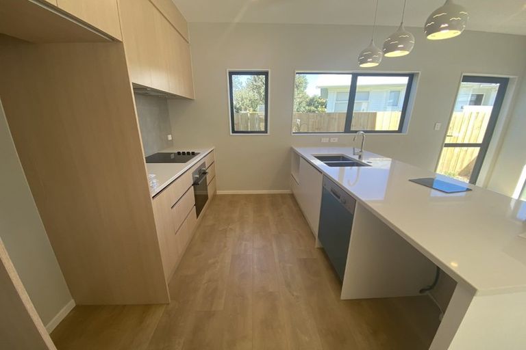 Photo of property in 4f Roby Street, Te Atatu Peninsula, Auckland, 0610
