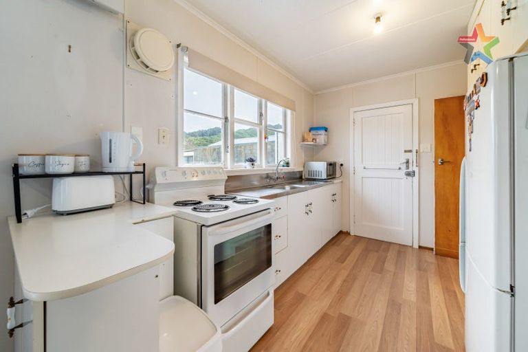 Photo of property in 52 Russell Road, Wainuiomata, Lower Hutt, 5014