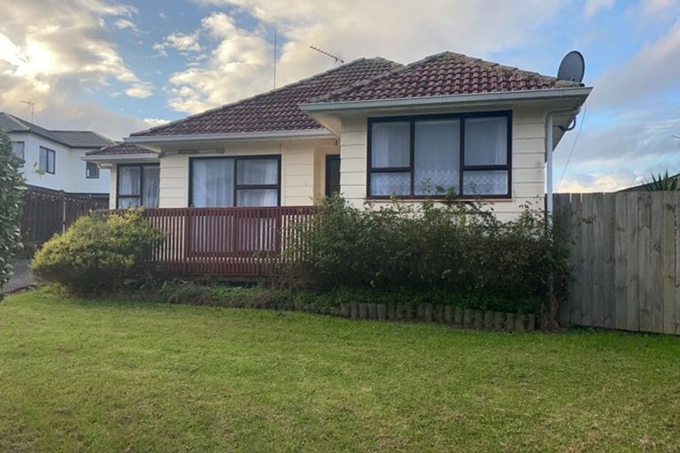 Photo of property in 13 Foyle Place, Glendene, Auckland, 0602