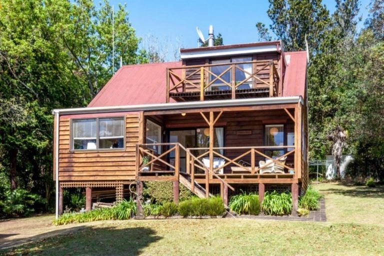 Photo of property in 131 Park Avenue, Whangamata, 3620