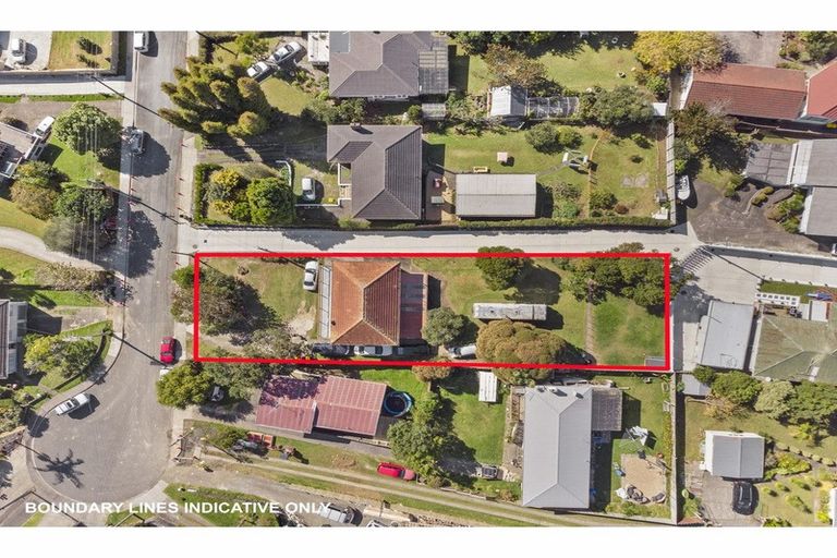 Photo of property in 32 Tomo Street, New Lynn, Auckland, 0600