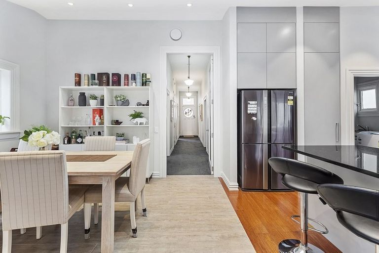 Photo of property in 23 Porritt Avenue, Mount Victoria, Wellington, 6011