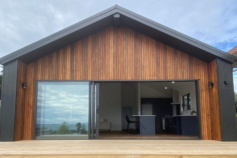 Photo of property in 37 Pacific Parade, Army Bay, Whangaparaoa, 0930