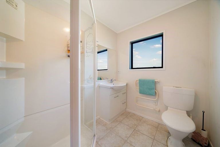 Photo of property in 182 Boord Crescent, Kumeu, 0891