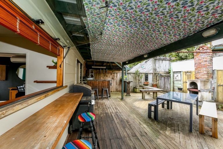 Photo of property in 100 Heta Road, Highlands Park, New Plymouth, 4312