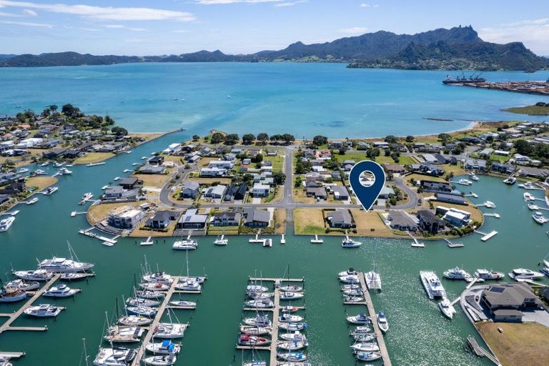 Photo of property in 16 Finch Street, One Tree Point, 0118