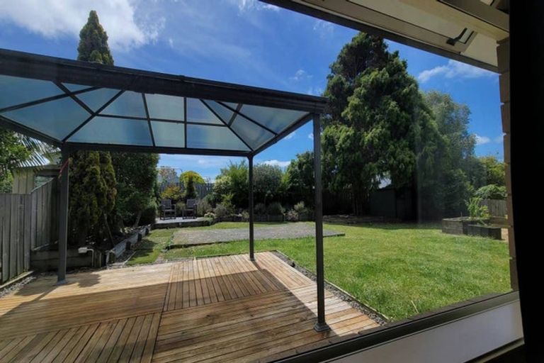 Photo of property in 31 Prince Regent Drive, Half Moon Bay, Auckland, 2012