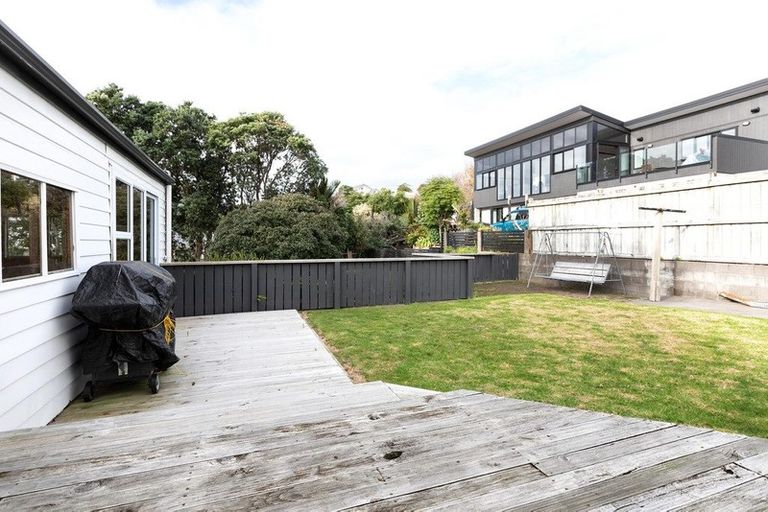 Photo of property in 7 Peace Avenue, Moturoa, New Plymouth, 4310