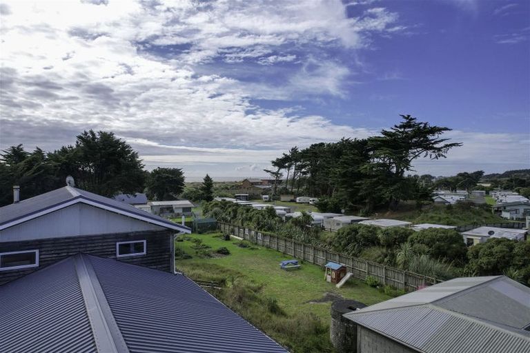 Photo of property in 129 Park Avenue, Waitarere Beach, Levin, 5510