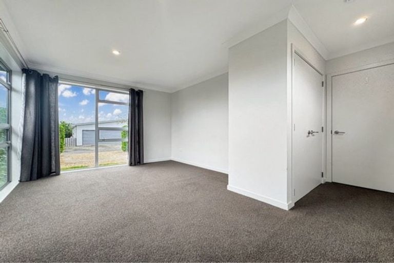 Photo of property in 16 Burgundy Drive, Martinborough, 5711