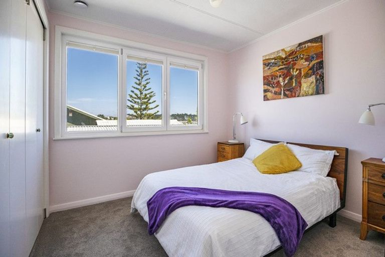 Photo of property in 32 Roseman Avenue, Mount Roskill, Auckland, 1041