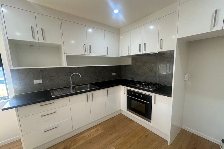 Photo of property in 15a Kiernan Place, Kelston, Auckland, 0602