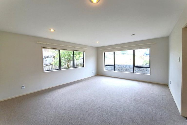 Photo of property in 3 Spoonbill Place, Unsworth Heights, Auckland, 0632