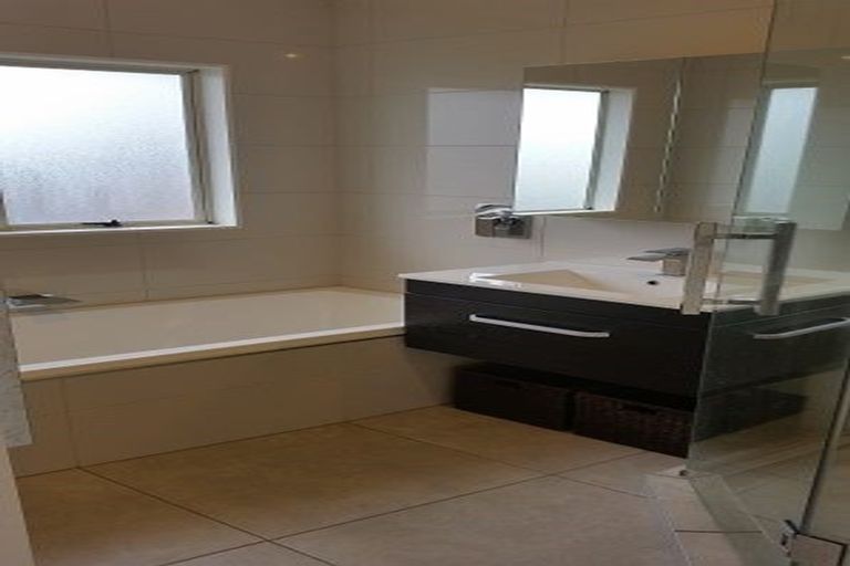 Photo of property in 38 Burswood Drive, Burswood, Auckland, 2013