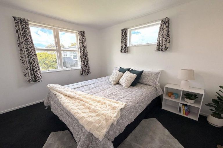 Photo of property in 25 Mokau Place, Terrace End, Palmerston North, 4410