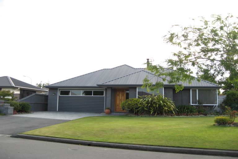 Photo of property in 2 Melford Close, Rangiora, 7400
