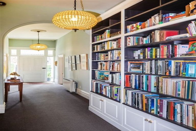 Photo of property in 42 Holly Road, St Albans, Christchurch, 8014