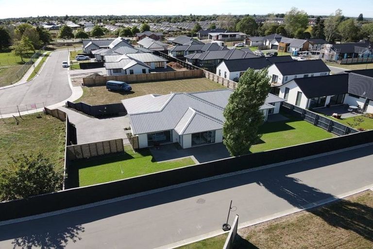 Photo of property in 15 Saint James Place, Rangiora, 7400