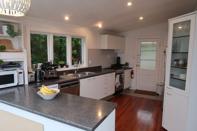 Photo of property in 18 Charlotte Avenue, Brooklyn, Wellington, 6021