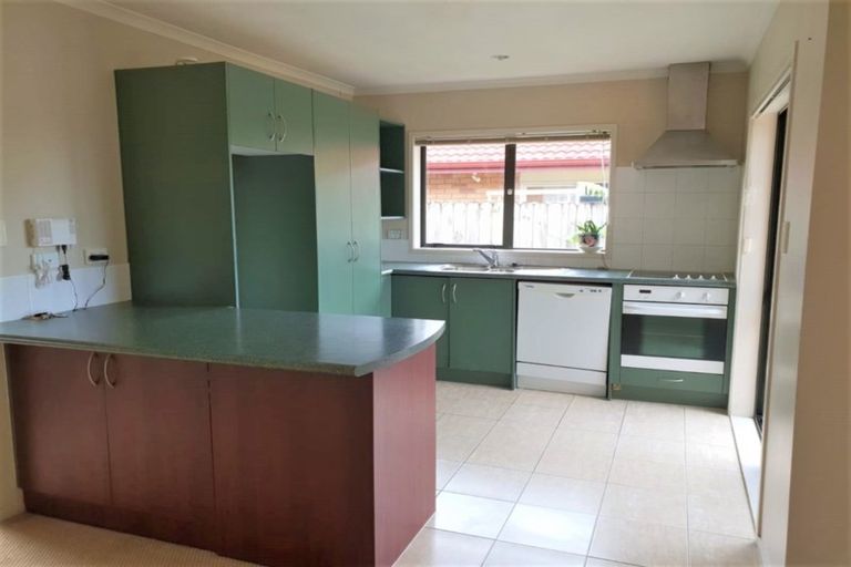 Photo of property in 28 Tussock Avenue, Mangere, Auckland, 2022