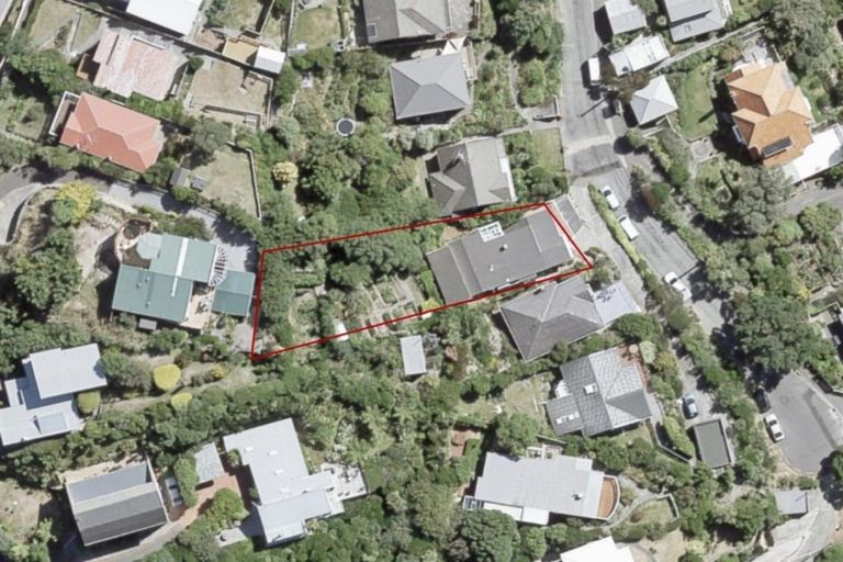 Photo of property in 16 Tai Paku Paku Road, Karaka Bays, Wellington, 6022