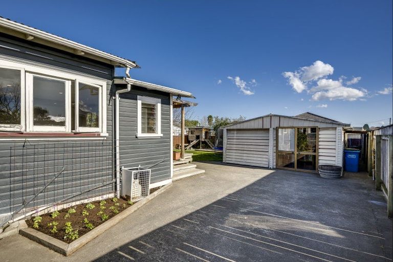 Photo of property in 1013 Heretaunga Street East, Parkvale, Hastings, 4122
