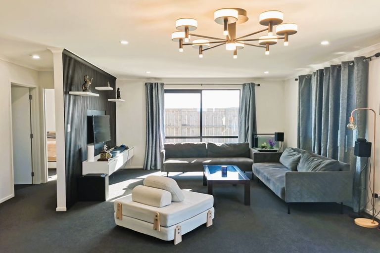 Photo of property in 12 Te Taniwha Road, One Tree Point, 0118