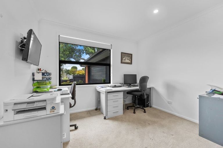 Photo of property in 32 Whiteley Street, Moturoa, New Plymouth, 4310