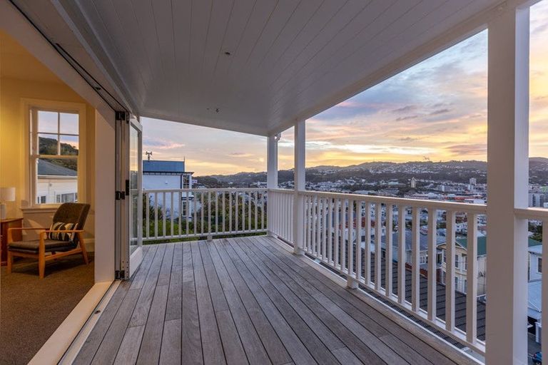 Photo of property in 17 Austin Street, Mount Victoria, Wellington, 6011