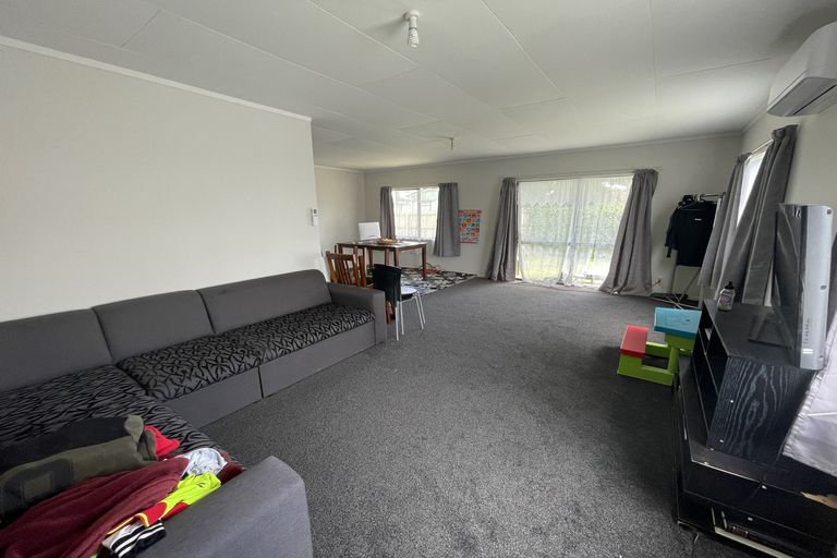Photo of property in 2/5 Solveig Place, Randwick Park, Auckland, 2105