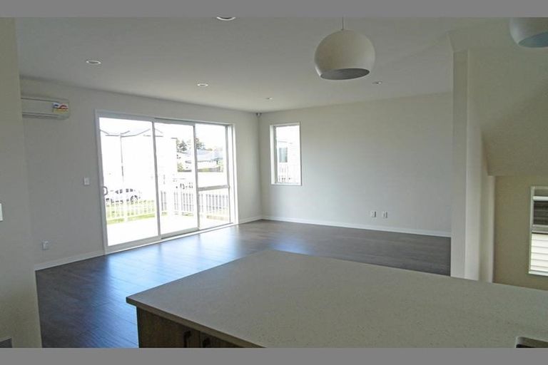 Photo of property in 32 Stephen Avenue, Henderson, Auckland, 0610