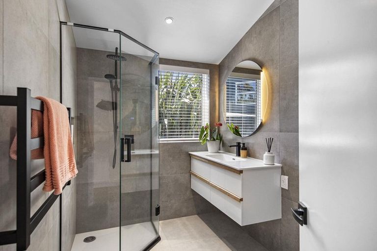 Photo of property in 208 Vipond Road, Stanmore Bay, Whangaparaoa, 0932