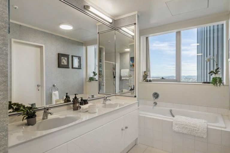 Photo of property in Shangri La Apartments, 7/97 Jervois Road, Herne Bay, Auckland, 1011