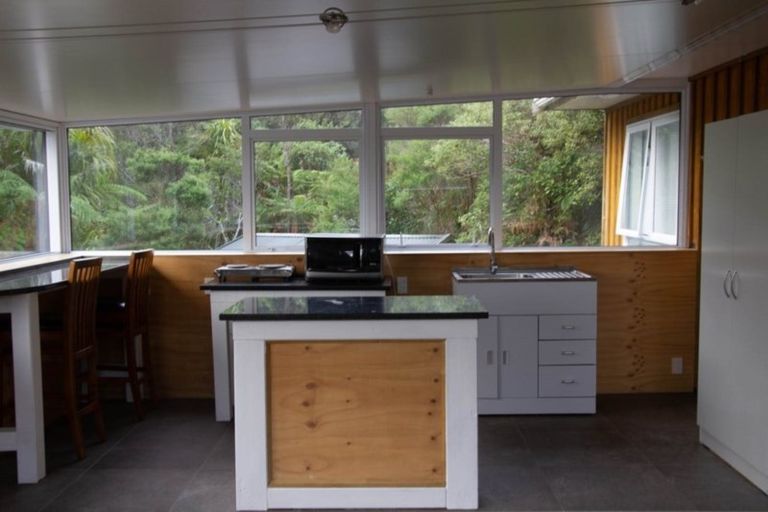 Photo of property in 787 Scenic Drive, Henderson Valley, Auckland, 0612