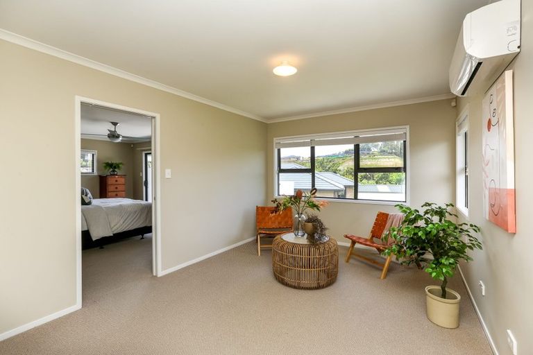 Photo of property in 5 Aspen Place, Whalers Gate, New Plymouth, 4310
