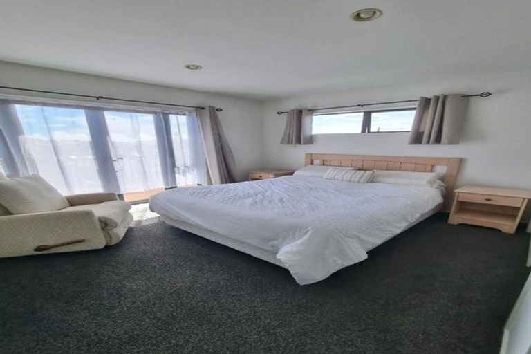 Photo of property in 96 Mcleod Road, Te Atatu South, Auckland, 0610