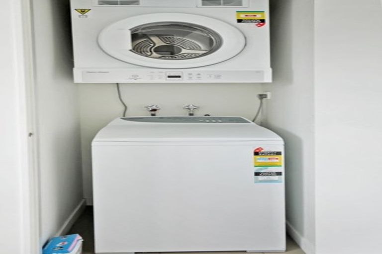 Photo of property in 2 Stone Street, Miramar, Wellington, 6022